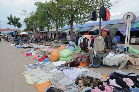 เสื้อผ้ามือสอง