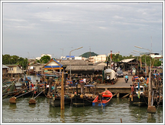 ตลาดประมงท่าเรือพลี