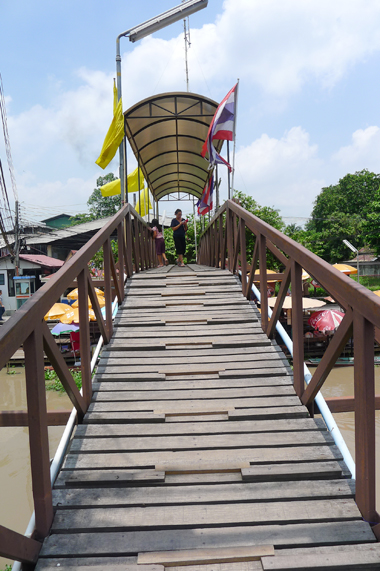 ตลาดโบราณนครเนื่องเขต