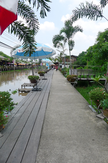 ตลาดโบราณนครเนื่องเขต