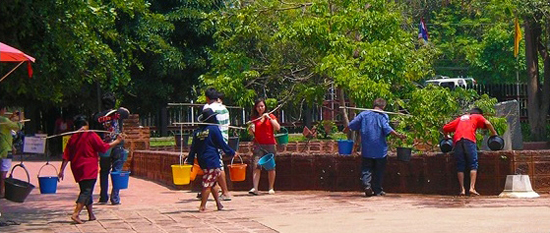 หาบน้ำแก้บน