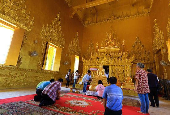 พระอุโบสถสีทอง