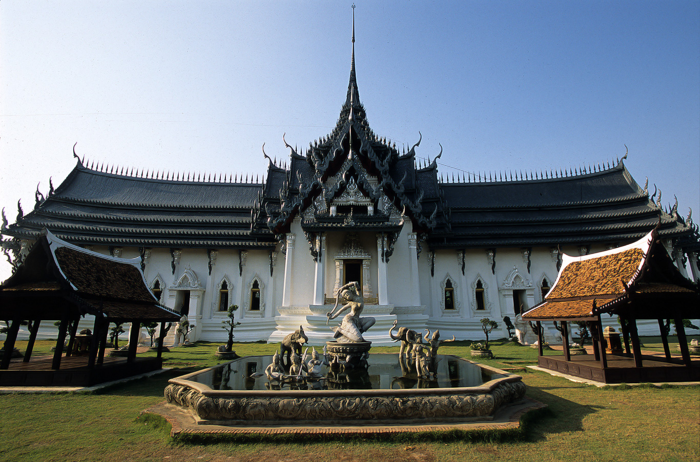 เมืองโบราณ
