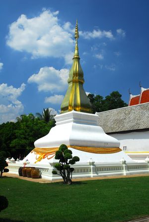 พระธาตุขามแก่น
