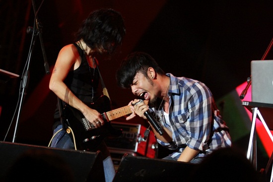 Extra Love Concert by Fongbeer