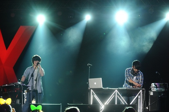 Extra Love Concert by Fongbeer