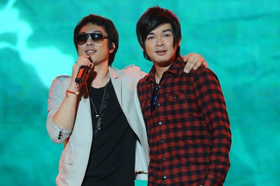 Extra Love Concert by Fongbeer