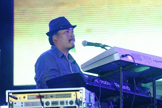 Extra Love Concert by Fongbeer