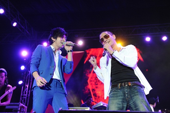 Extra Love Concert by Fongbeer
