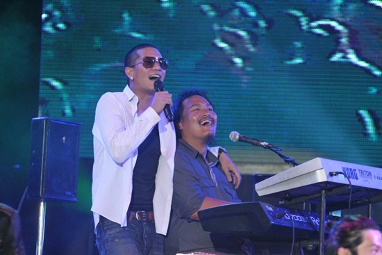 Extra Love Concert by Fongbeer