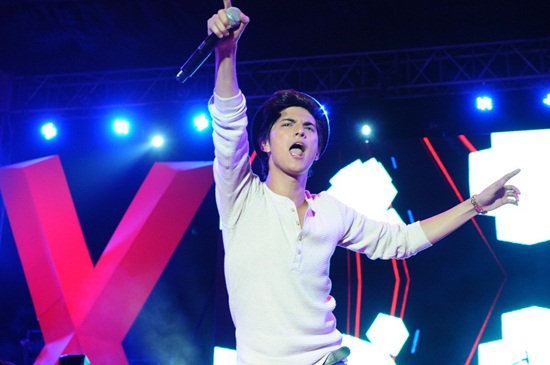 Extra Love Concert by Fongbeer