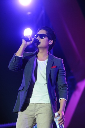 Extra Love Concert by Fongbeer