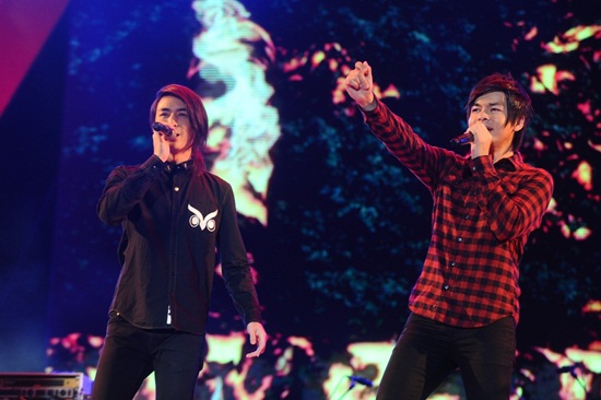 Extra Love Concert by Fongbeer