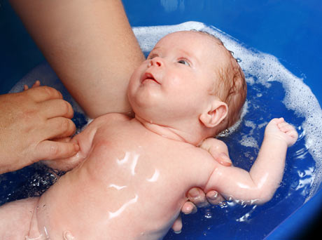 แม่และเด็ก - อาบน้ำเด็ก