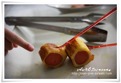 แซนวิชไส้กรอกทอด