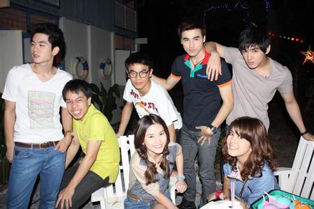 โลมากล้าท้าฝัน