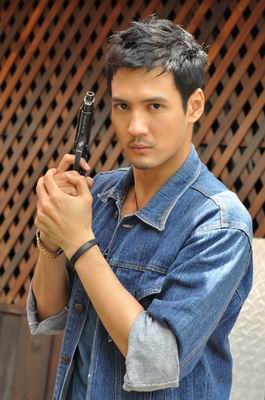 โอ๊ค พีรพันธ์