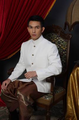 อั้ม อธิชาติ