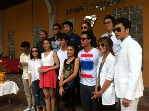 เรื่องย่อ เป็นข่าว แท่ง-พิมพ์ รับประกันความมันส์