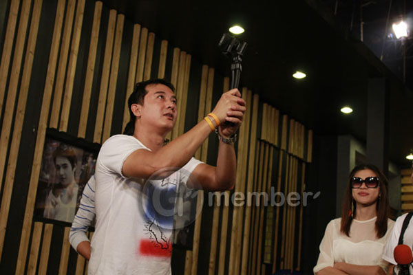 เรื่องย่อ เป็นข่าว แท่ง-พิมพ์ รับประกันความมันส์