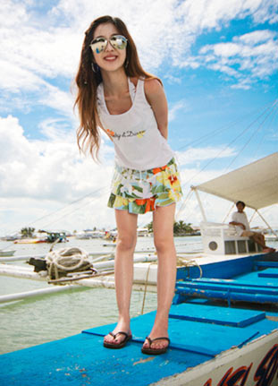 แฟชั่นเสื้อผ้าลายดอก