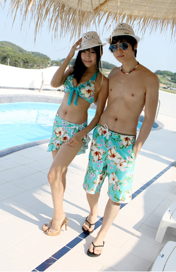 แฟชั่น ชุดว่ายน้ำ คู่รัก