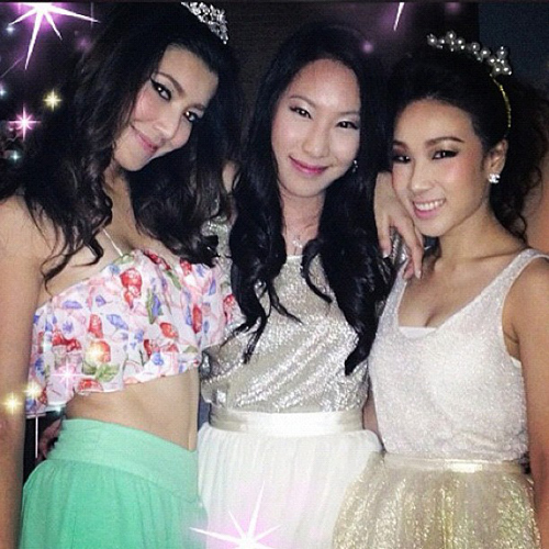 เอมี่ มรกต  