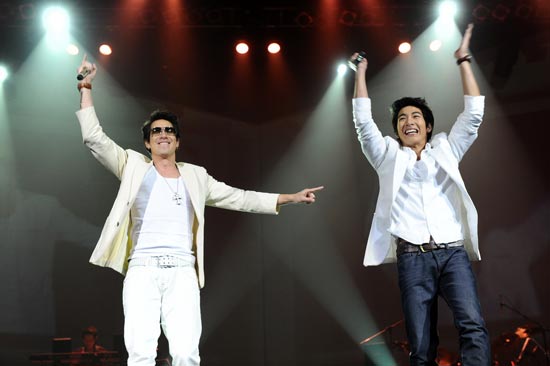 คอนเสิร์ตเรวัต พุทธินันทน์ น้องร้องเพลงพี่ 15 ปีที่คิดถึง คอนเสิร์ตเรวัต พุทธินันทน์ น้องร้องเพลงพี่ 15 ปีที่คิดถึง
