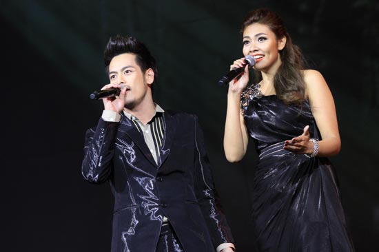 คอนเสิร์ตเรวัต พุทธินันทน์ น้องร้องเพลงพี่ 15 ปีที่คิดถึง