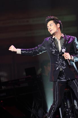 คอนเสิร์ตเรวัต พุทธินันทน์ น้องร้องเพลงพี่ 15 ปีที่คิดถึง