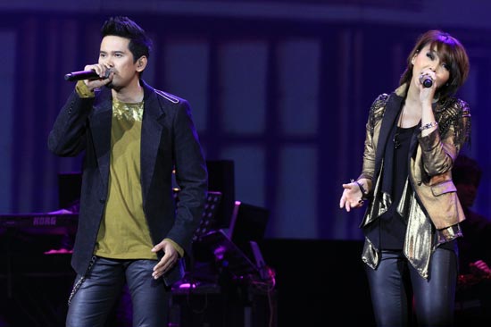 คอนเสิร์ตเรวัต พุทธินันทน์ น้องร้องเพลงพี่ 15 ปีที่คิดถึง