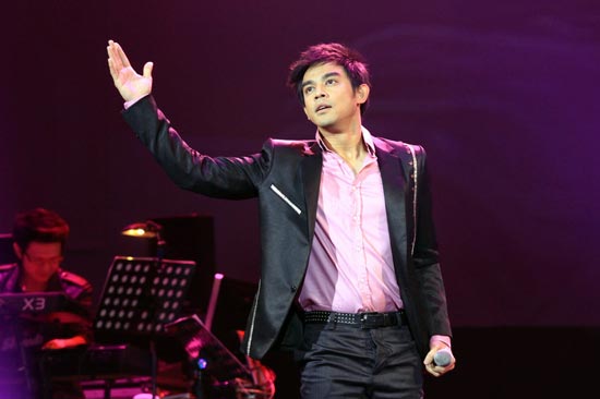 คอนเสิร์ตเรวัต พุทธินันทน์ น้องร้องเพลงพี่ 15 ปีที่คิดถึง