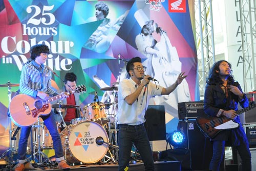 เปิดตัวอัลบั้มใหม่ 25 hours - Colour in White