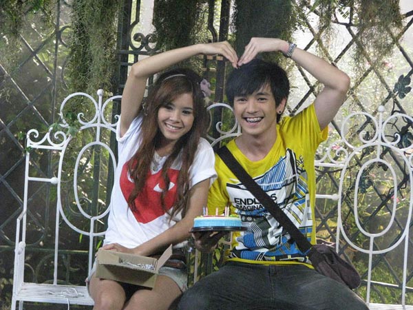 ทราย นววรรณ mv เพลง เมื่อดอกแคร์บาน