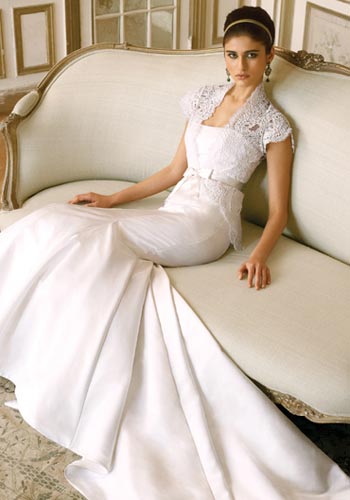 ชุดแต่งงานแบบมีแขน สวยสง่าไม่แพ้ใคร