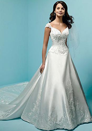 ชุดแต่งงานแบบมีแขน สวยสง่าไม่แพ้ใคร