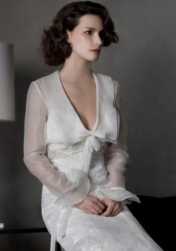 ชุดแต่งงานแบบมีแขน สวยสง่าไม่แพ้ใคร