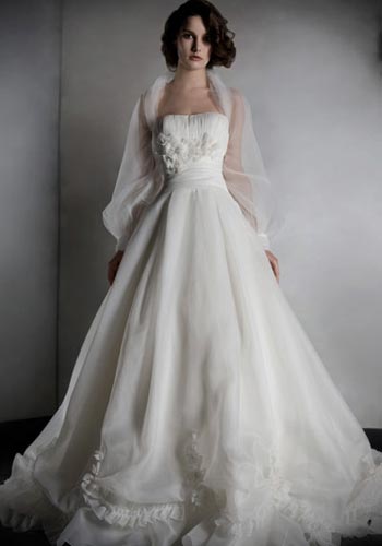 ชุดแต่งงานแบบมีแขน สวยสง่าไม่แพ้ใคร