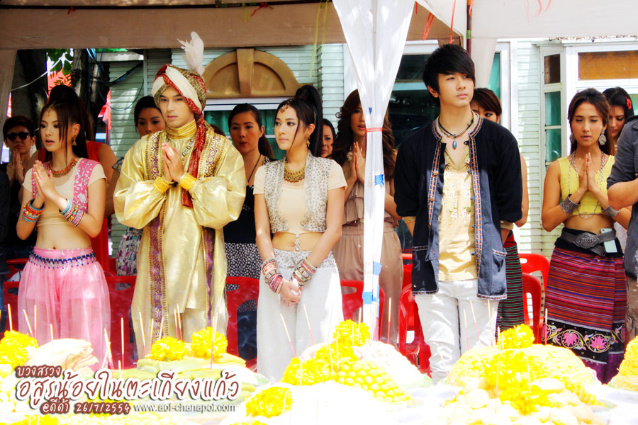 อสูรน้อยในตะเกียงแก้ว