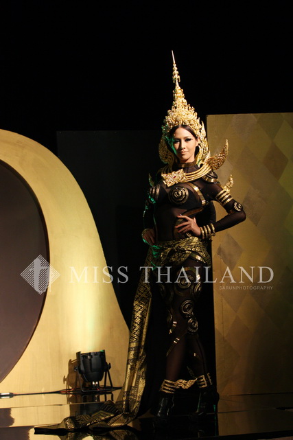 ชุดประจำชาติ 2011