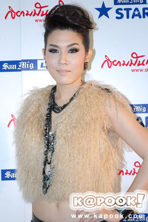เมย์ เฟื่องอารมย์