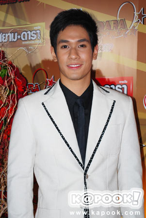 อ๋อม อรรคพันธ์