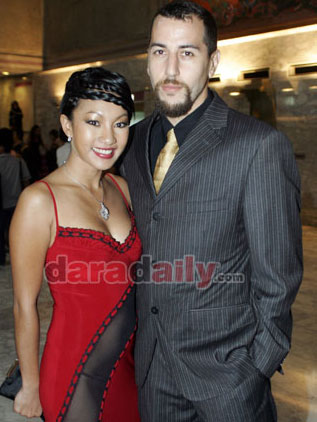 หญิง จุฬาลักษณ์ -  เดวิด อิสมอนโรม