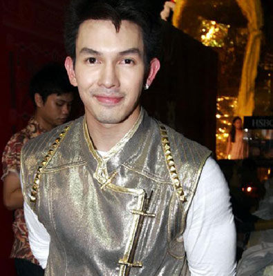 อั้ม อธิชาติ