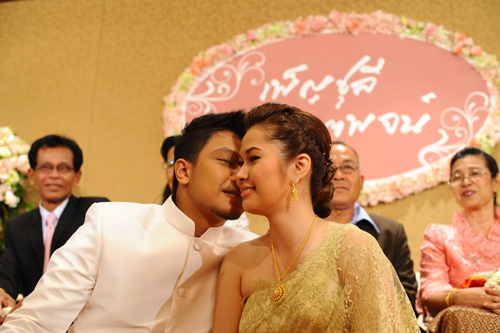 งานแต่ง หนุ่มกะลา