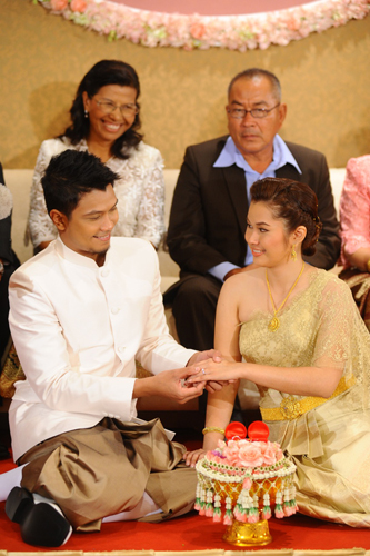 งานแต่ง หนุ่มกะลา