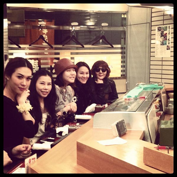 เมย์ ก๊วนเพื่อน