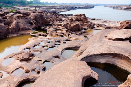 สามพันโบก