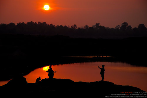 สามพันโบก