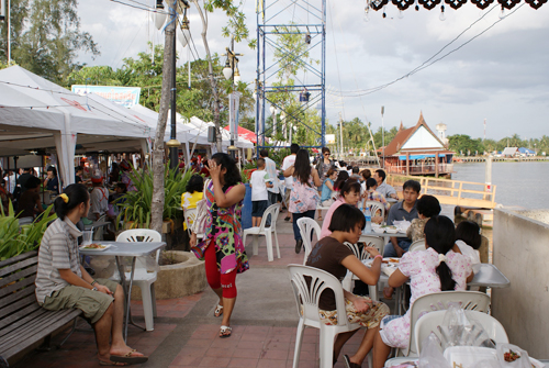 ตลาดน้ำอัมพวา